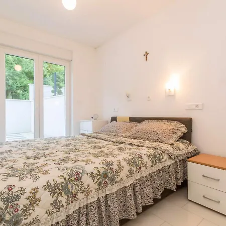 In / Otok Krk 30519 Apartment *