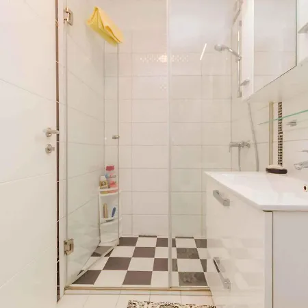 Apartment In / Otok Krk 30519 Njivice