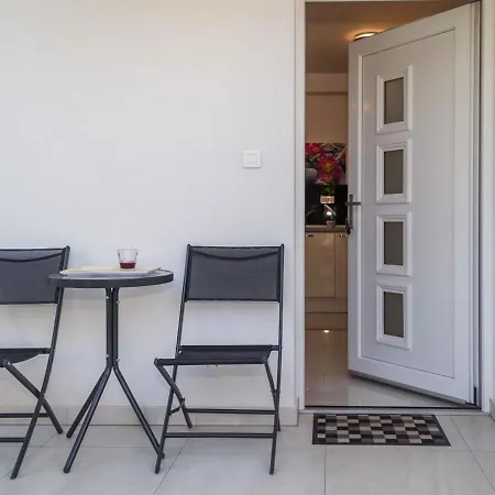 Apartment In / Otok Krk 30519 *