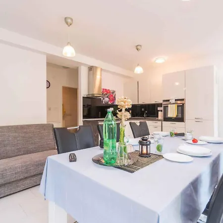 Apartment In / Otok Krk 30519