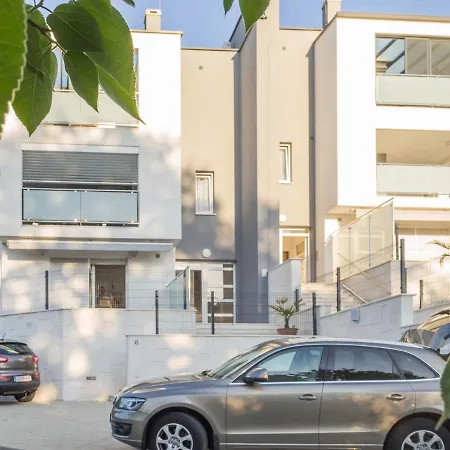 Apartment In / Otok Krk 30519 *